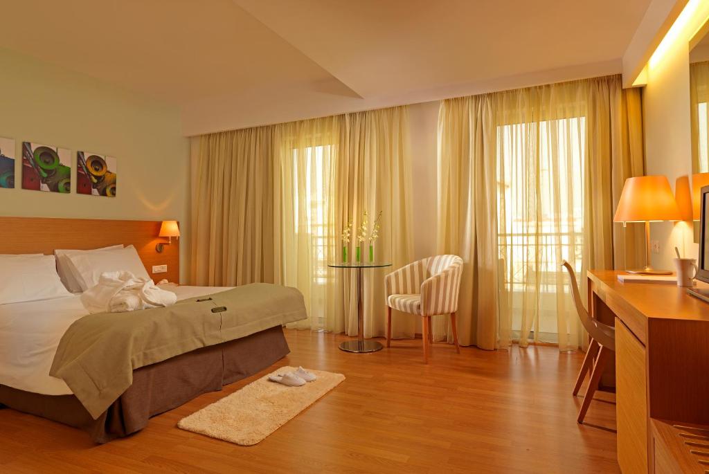 מלון Elefsina Hotel